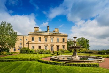 Oulton Hall, Leeds