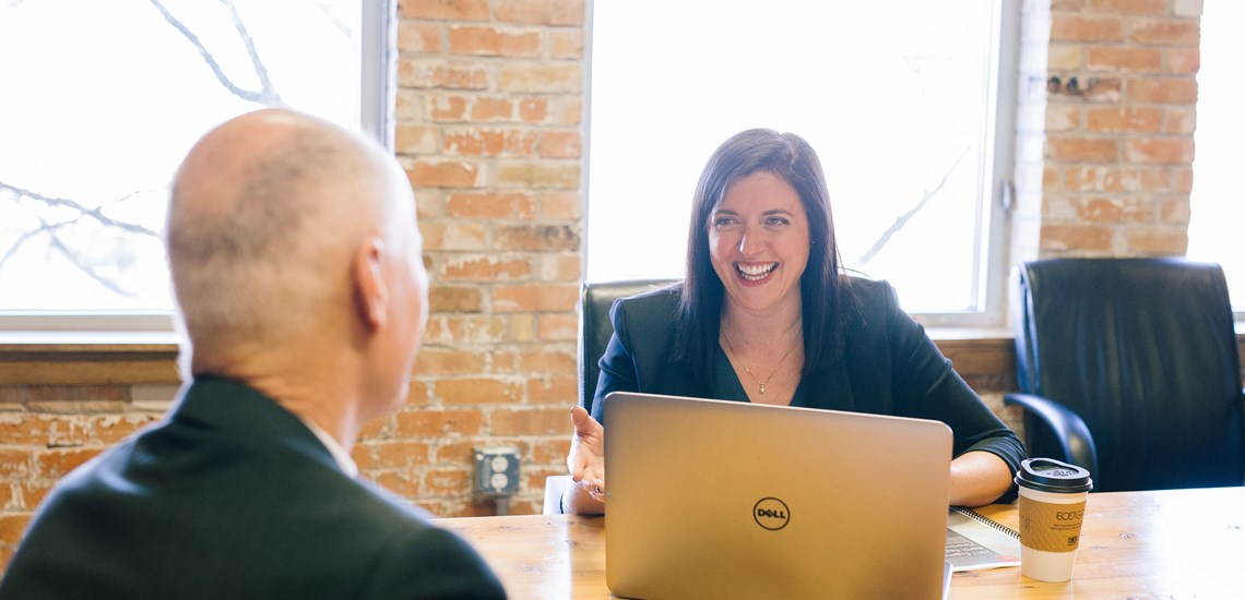 meeting-happy-desk-adviser